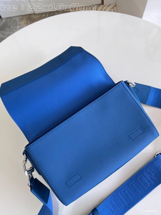 WIS Messenger Takeoff LOUIS PM-22*16.5*7CM VUITTON 0226